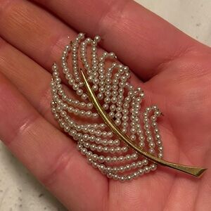 Elegant Gold and Pearl Leaf Brooch